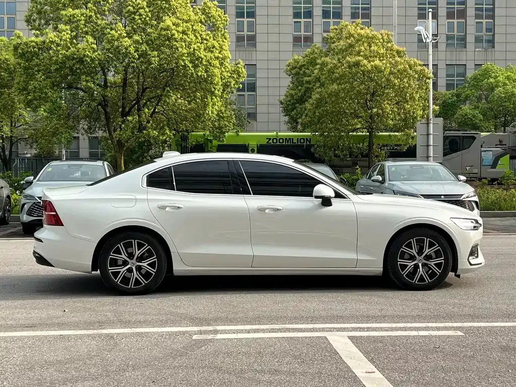 Volvo S60 — фото 10