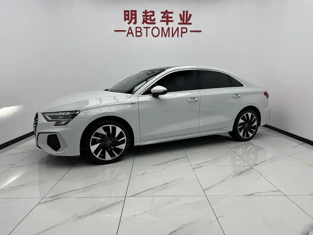 Audi A3 — фото 1