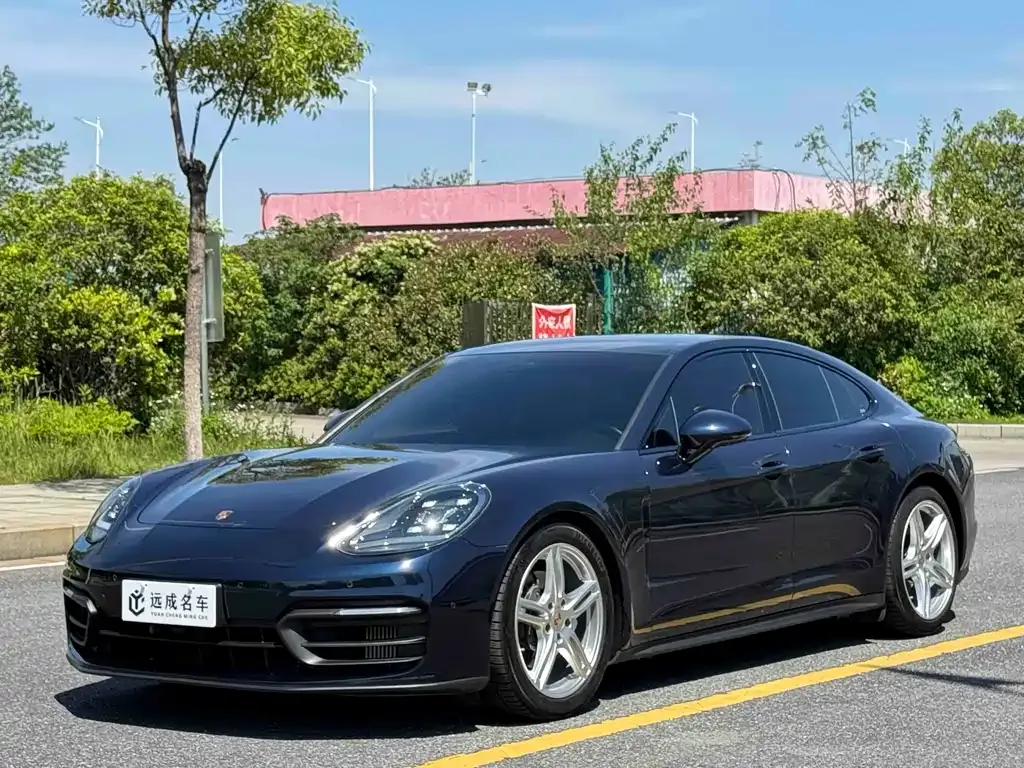 Porsche Panamera — фото 1