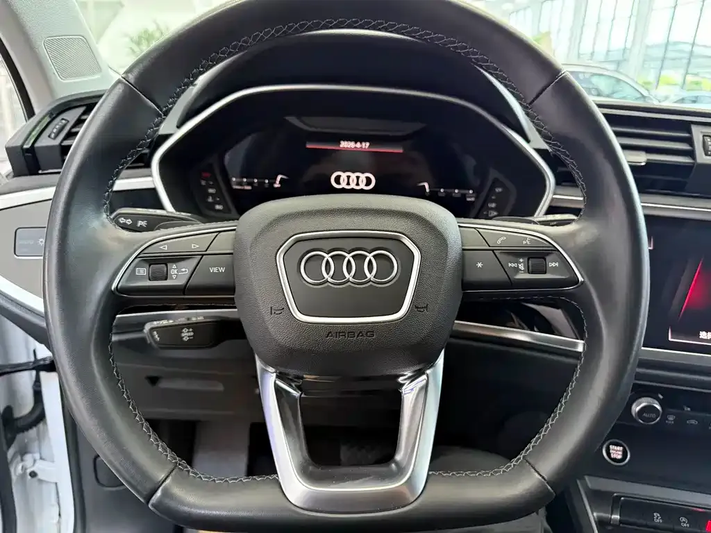Audi Q3 — фото 9