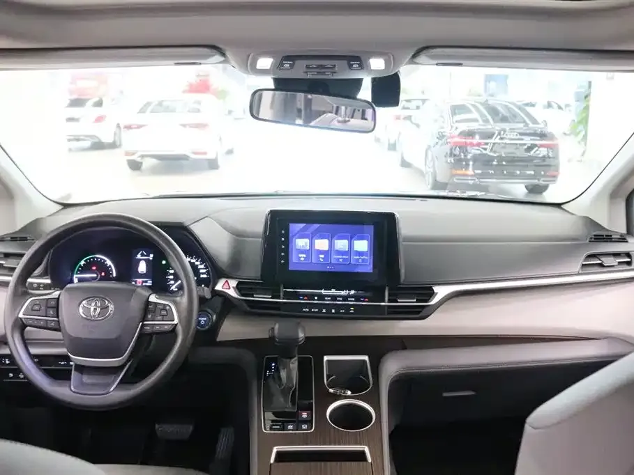 Toyota Granvia 2023 из CN, фото 2