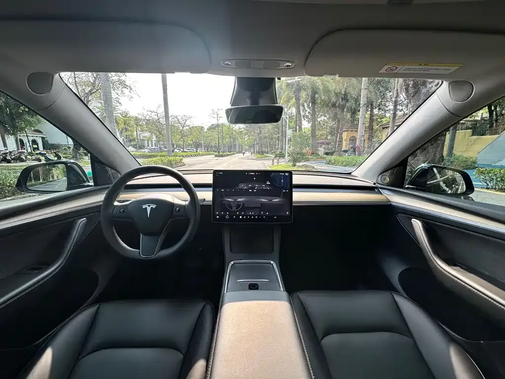 Tesla Model Y — фото 4