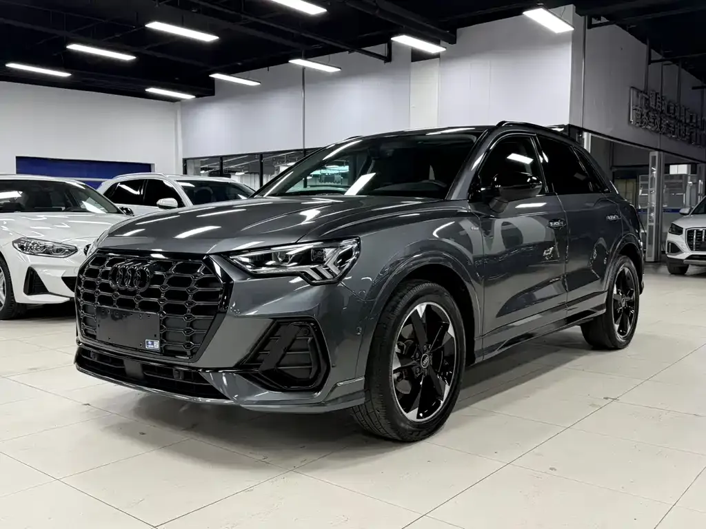 Audi Q3 — фото 1