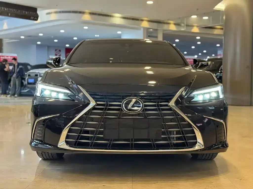 Lexus ES — фото 8