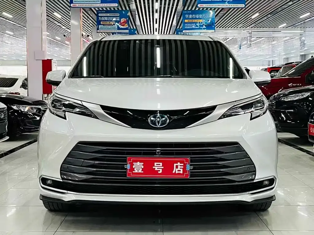 Toyota Sienna — фото 6