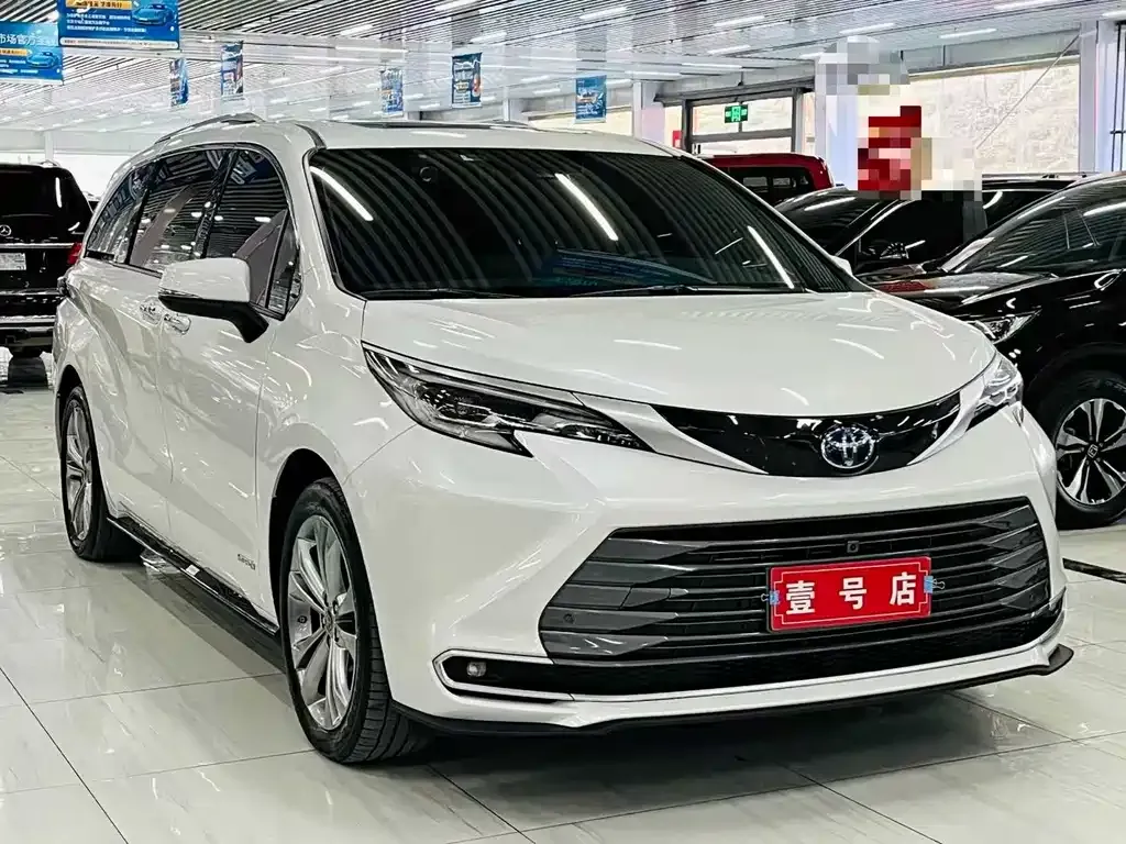 Toyota Sienna — фото 4