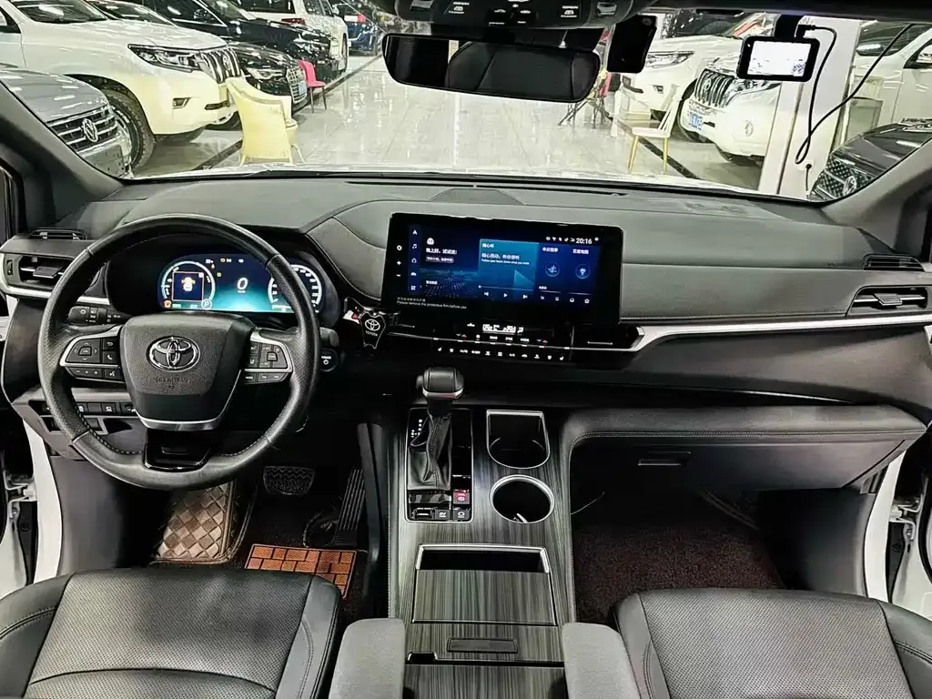 Toyota Sienna — фото 10
