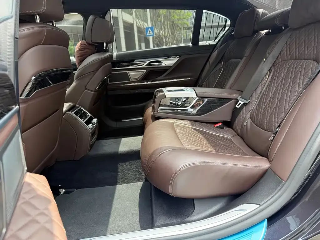 BMW 7 Series 2021 из CN, фото 3