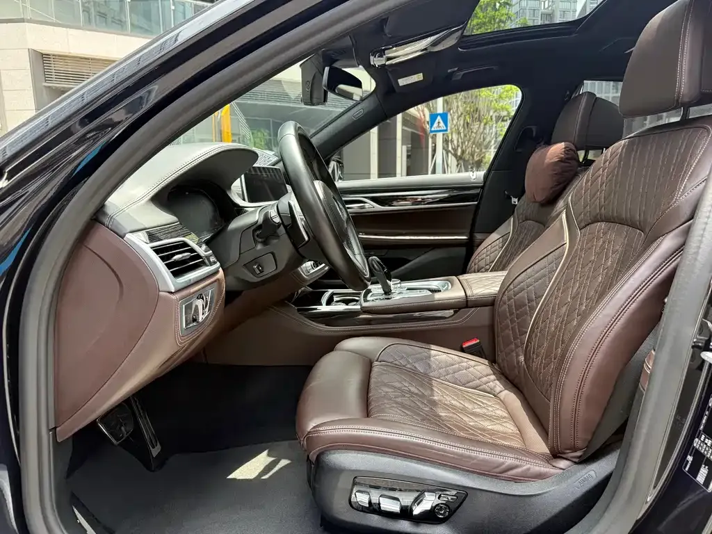 BMW 7 Series 2021 из CN, фото 7