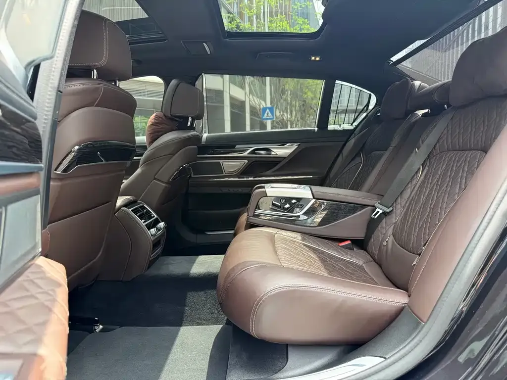 BMW 7 Series 2021 из CN, фото 2