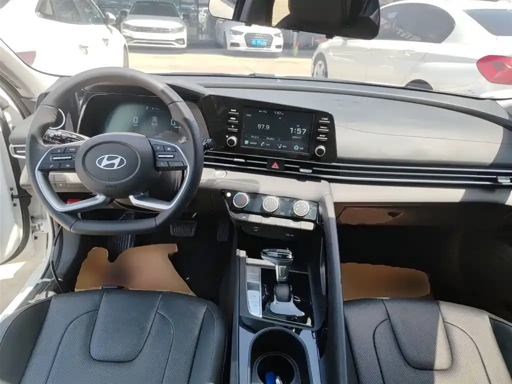 Hyundai Elantra 2023 из CN, фото 9