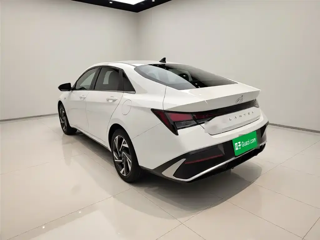 Hyundai Elantra 2023 из CN, фото 2
