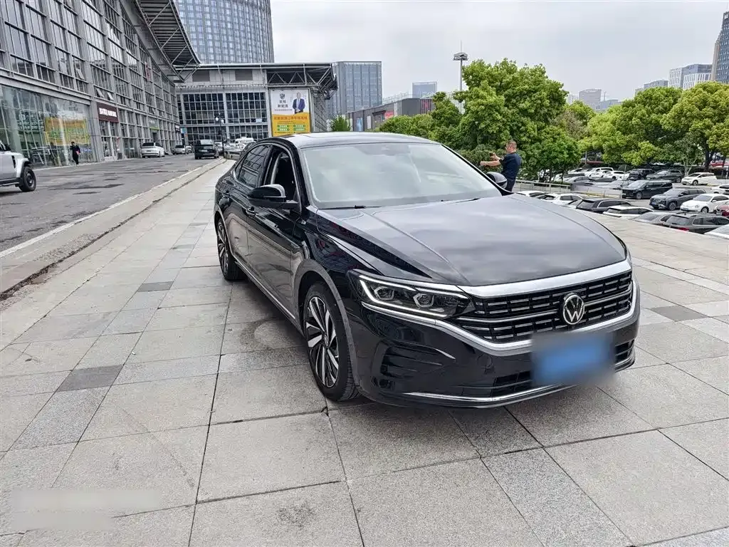 Volkswagen Passat — фото 10