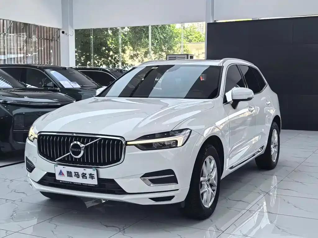 Volvo XC60 — фото 1