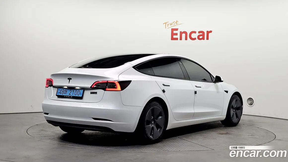 Tesla Model 3 — фото 2