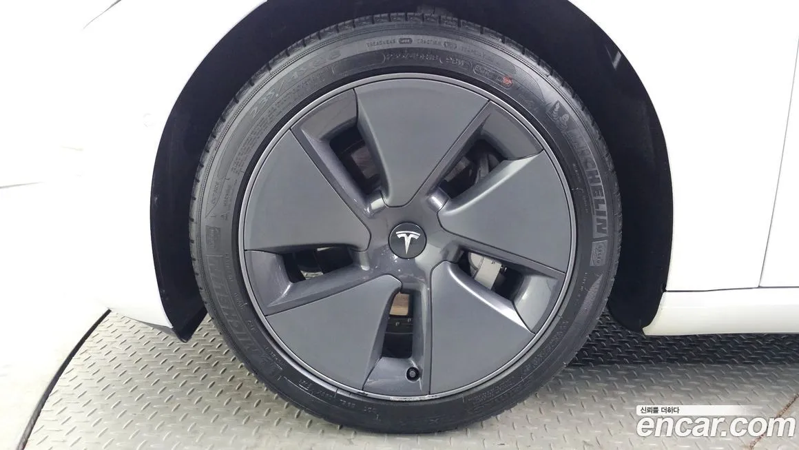 Tesla Model 3 — фото 3