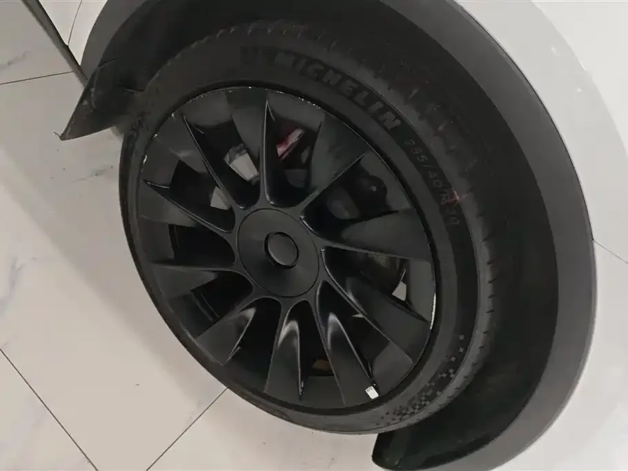 Tesla Model Y — фото 5