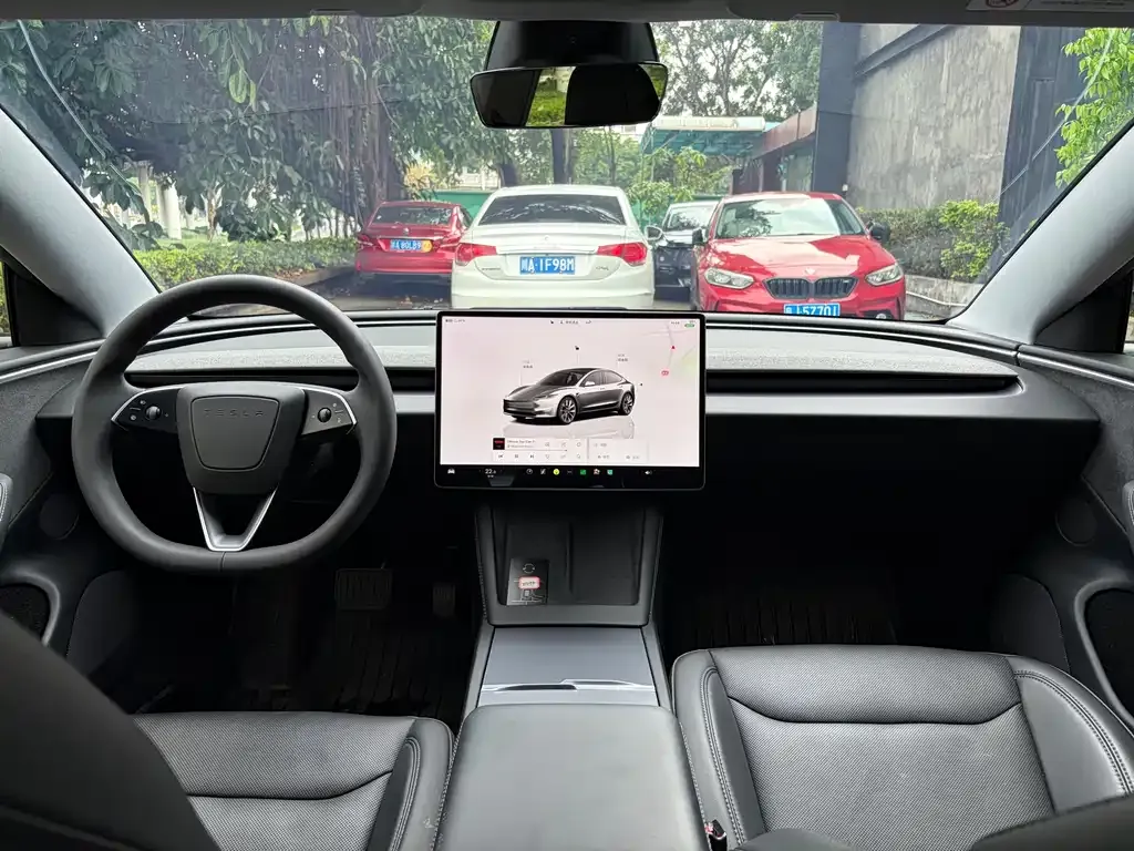 Tesla Model 3 — фото 10
