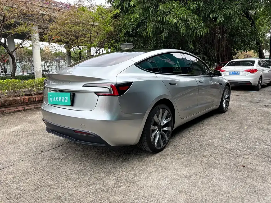 Tesla Model 3 — фото 4