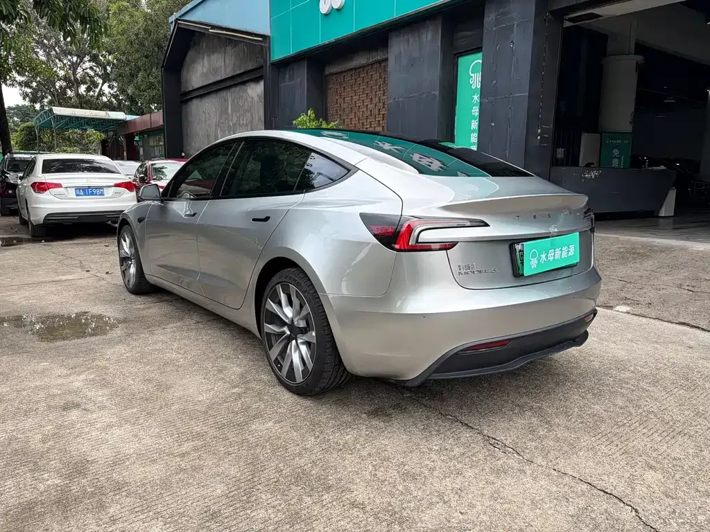 Tesla Model 3 — фото 6