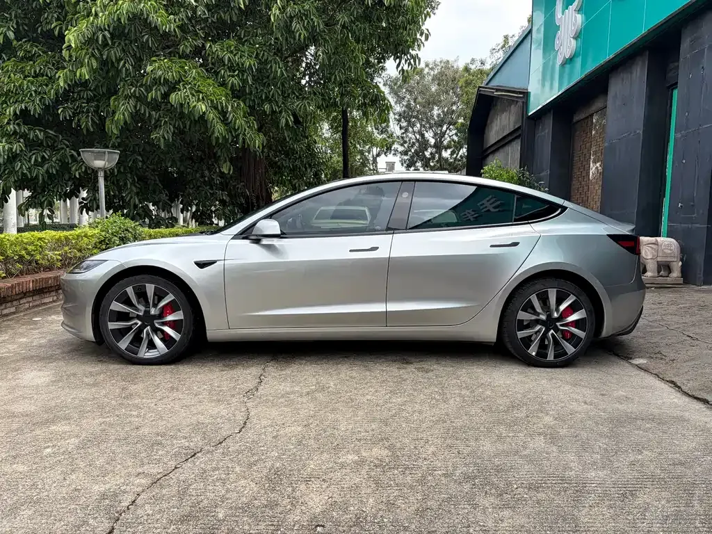 Tesla Model 3 — фото 8