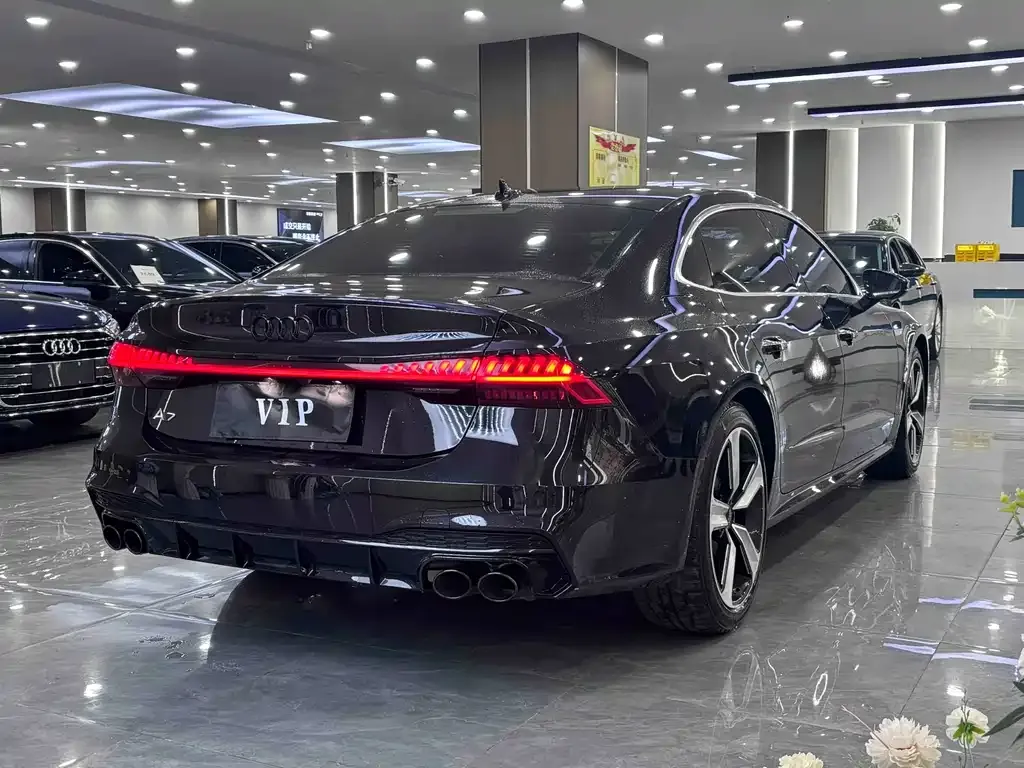 Audi A7L — фото 7