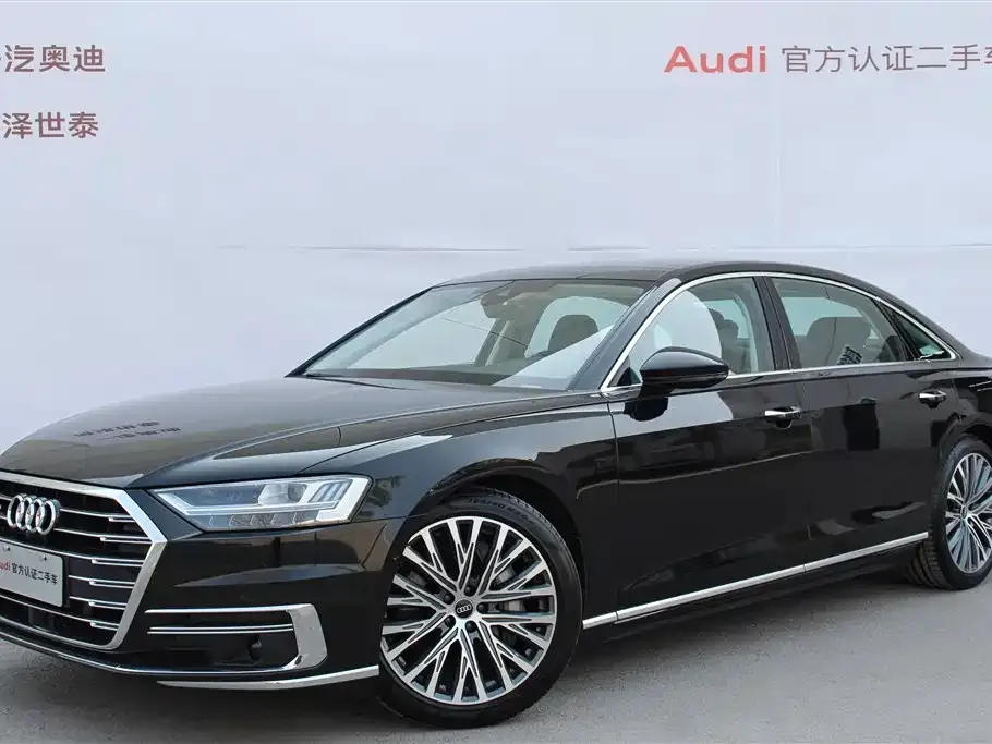 Audi A8 — фото 1