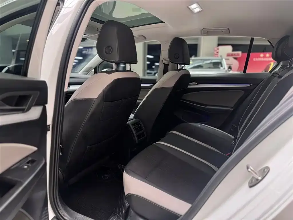 Volkswagen Golf 2022 из CN, фото 2