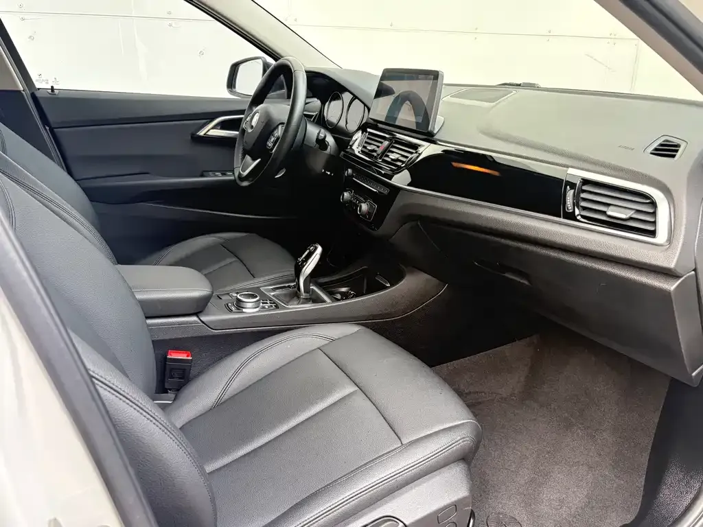 BMW 1 Series 2022 из CN, фото 3