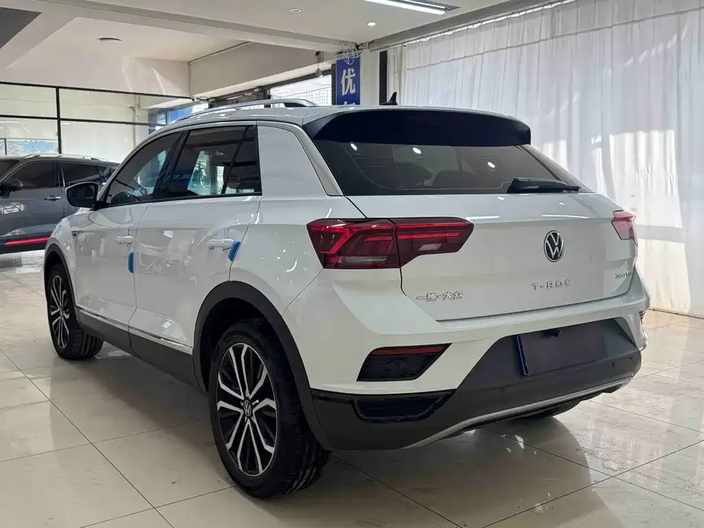 Volkswagen T-Roc — фото 6