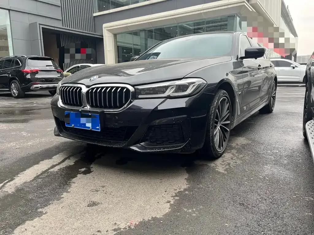 BMW 5 Series — фото 1