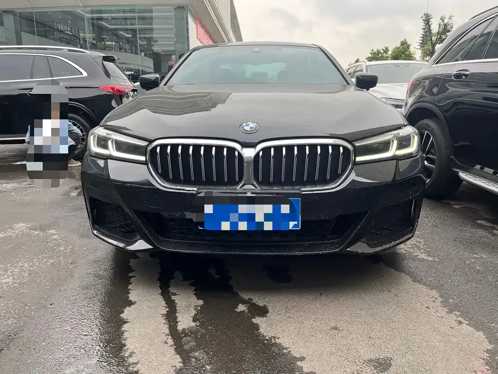BMW 5 Series — фото 10