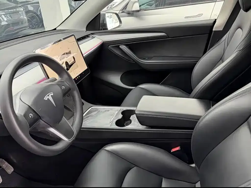 Tesla Model Y — фото 3
