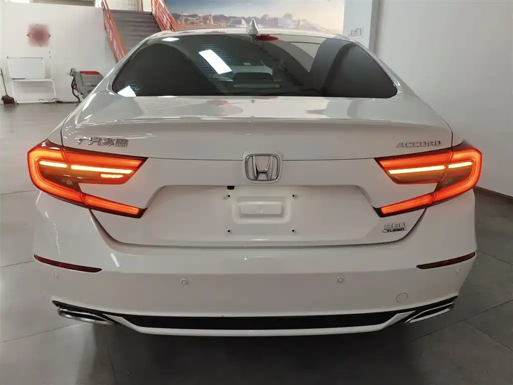 Honda Accord — фото 8