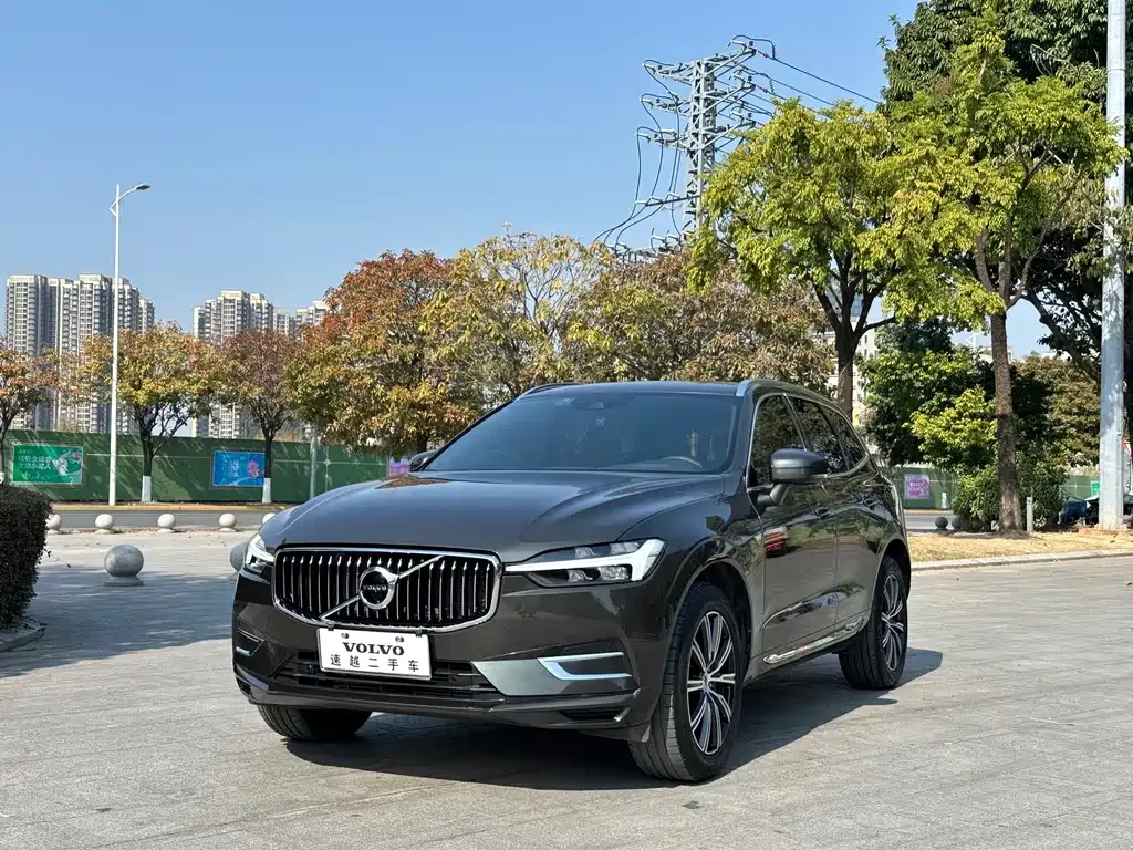 Volvo XC60 — фото 1