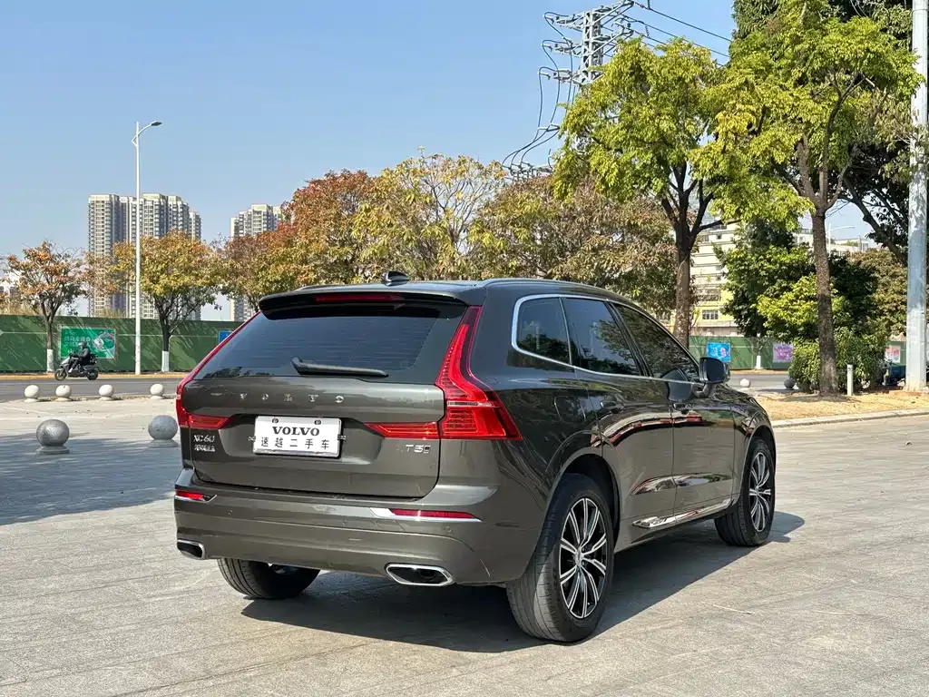 Volvo XC60 — фото 8