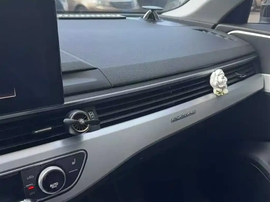 Audi A4L 2022 из CN, фото 3