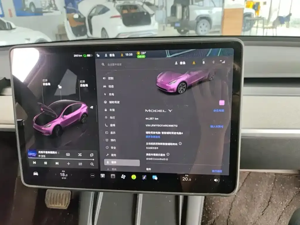 Tesla Model Y — фото 4