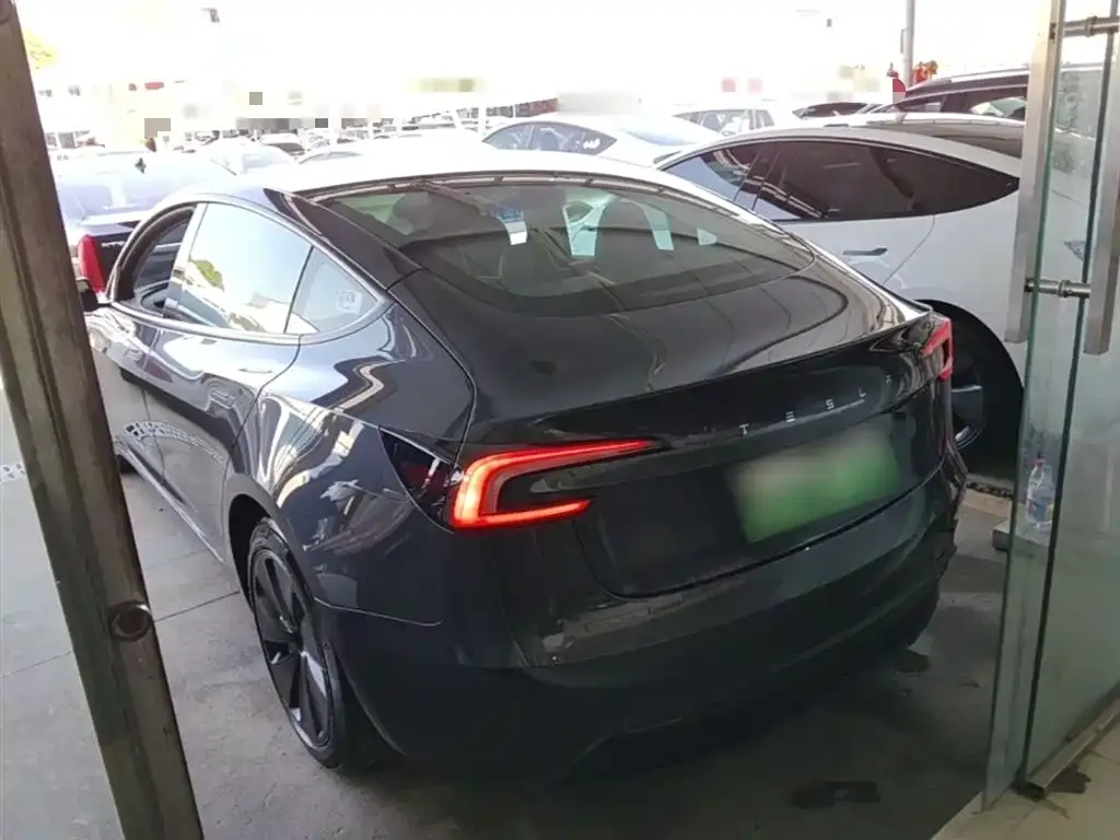 Tesla Model 3 — фото 4