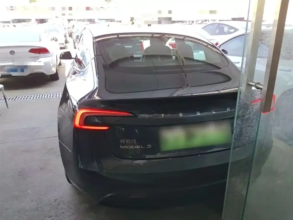 Tesla Model 3 — фото 3