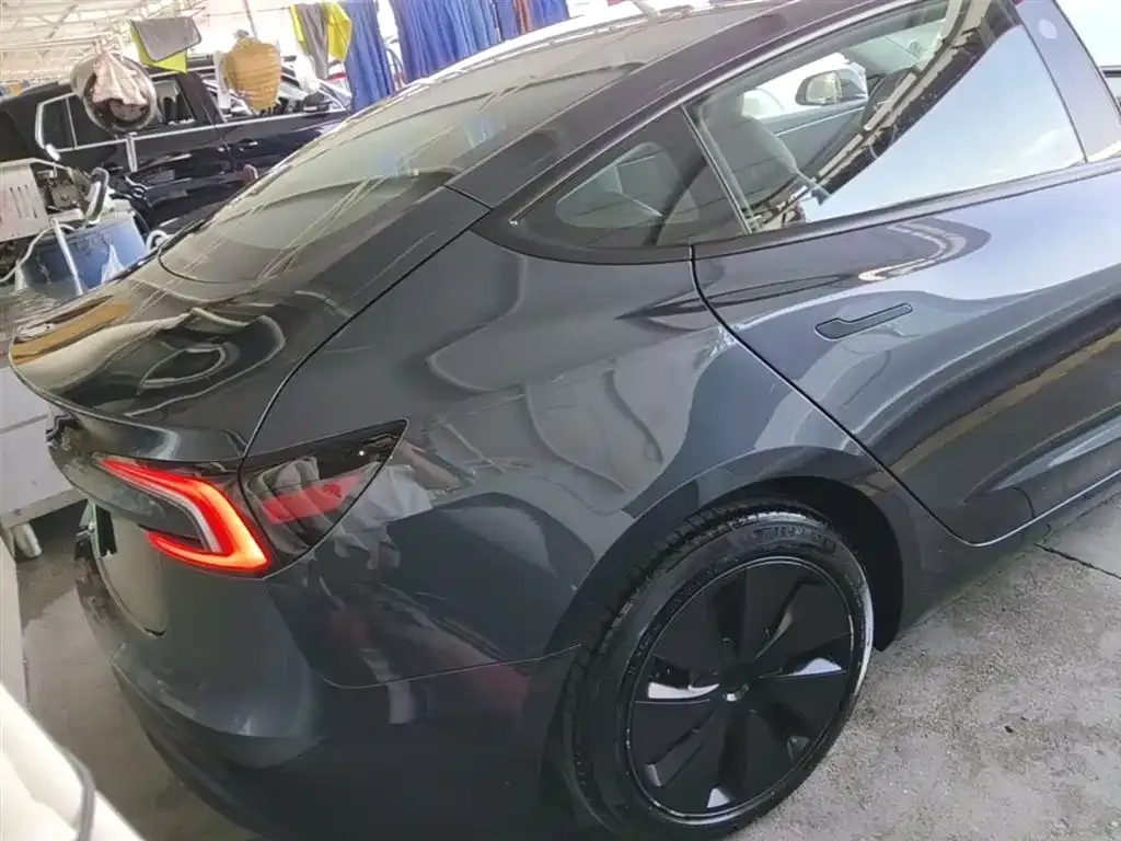 Tesla Model 3 — фото 8