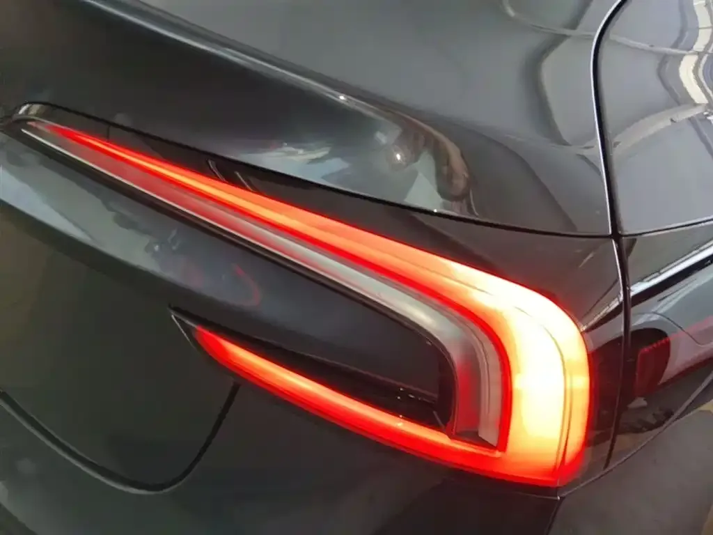 Tesla Model 3 — фото 6