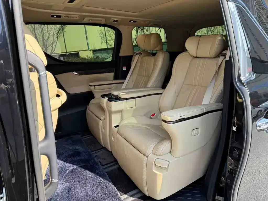 Toyota Vellfire — фото 5