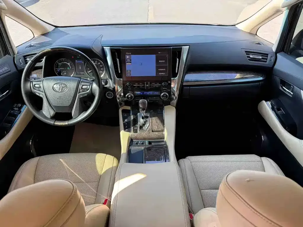 Toyota Vellfire — фото 2