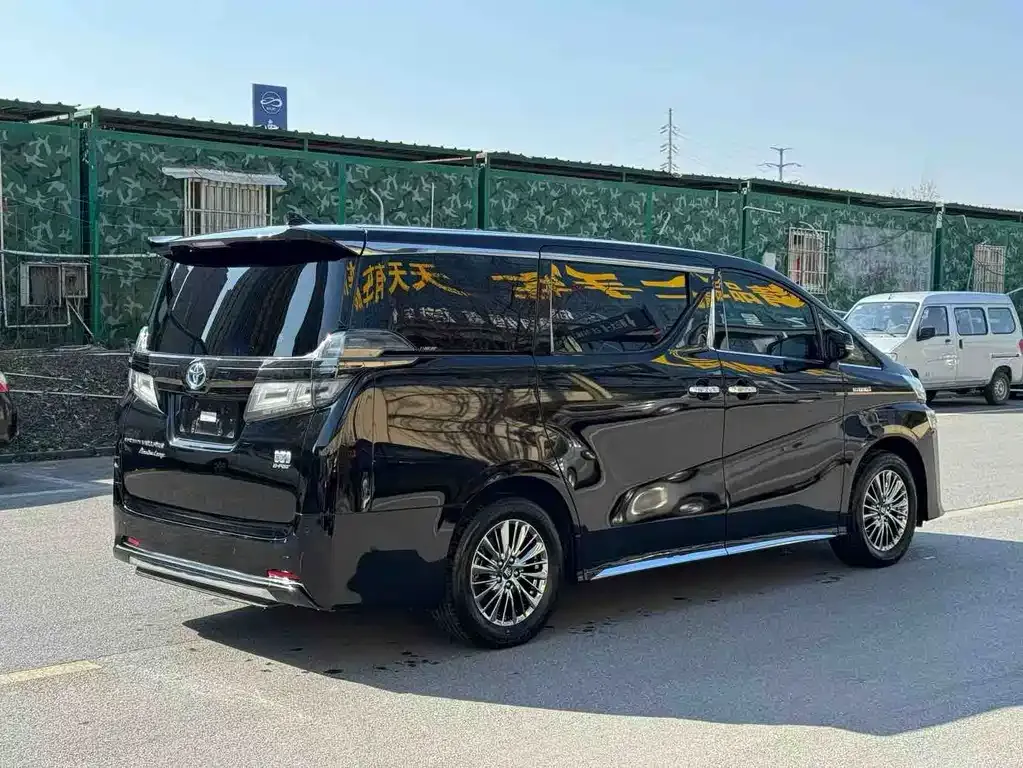 Toyota Vellfire — фото 6