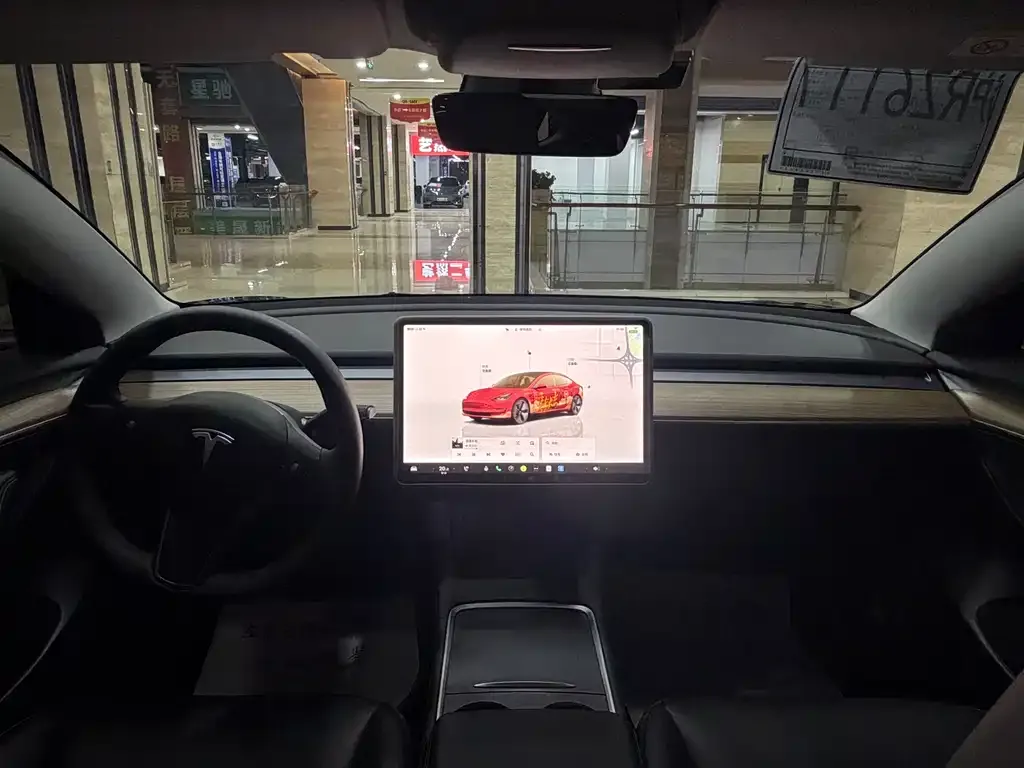 Tesla Model 3 — фото 2