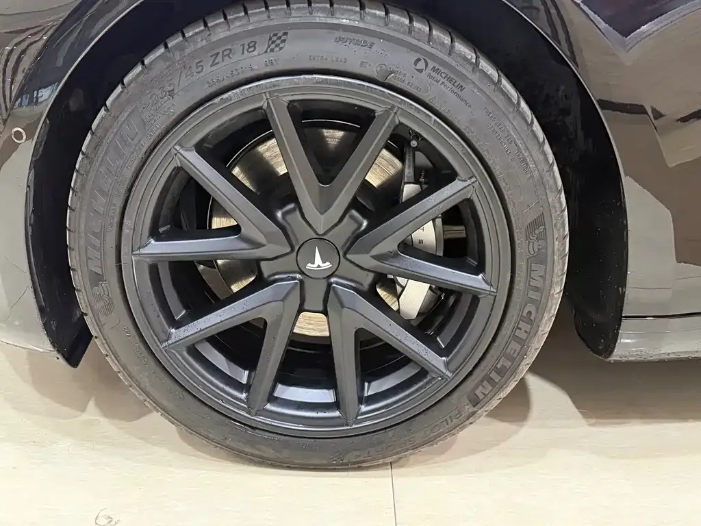 Tesla Model 3 — фото 6