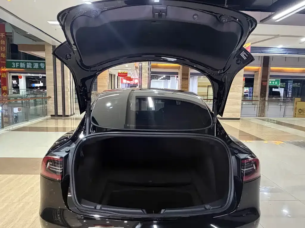 Tesla Model 3 — фото 8