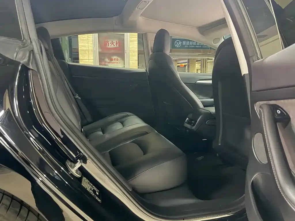 Tesla Model 3 — фото 10