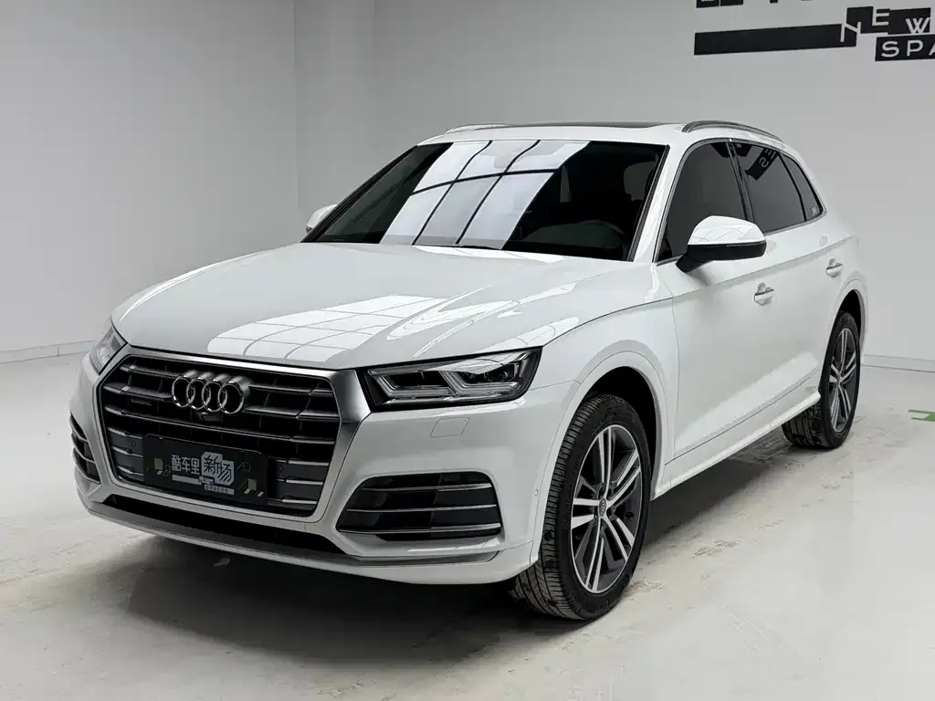 Audi Q5L — фото 1